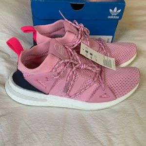 Adidas shoes (Arkyn)